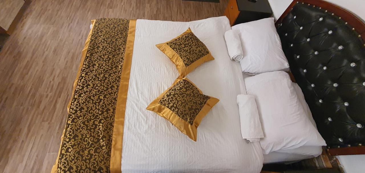 Crystal Hotel فندق كريستال Nablus Zewnętrze zdjęcie